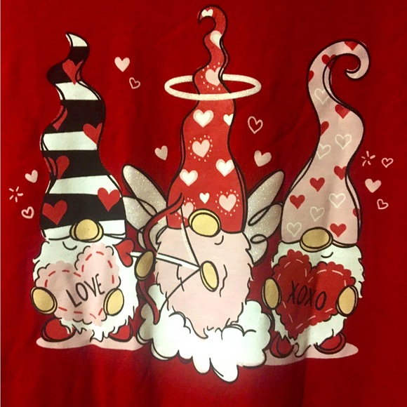 Gnomes 
Women’s Shirt 
Size 4XL 
Red 
Short Sleeve 
Top 
Excellent Condition - Picture 3 of 12